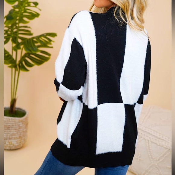☃️BOGO50%☃️ 🆕🖤EESOME: Large Checkered Woven Button Front Cardigan SIZE S/M - Picture 1 of 14